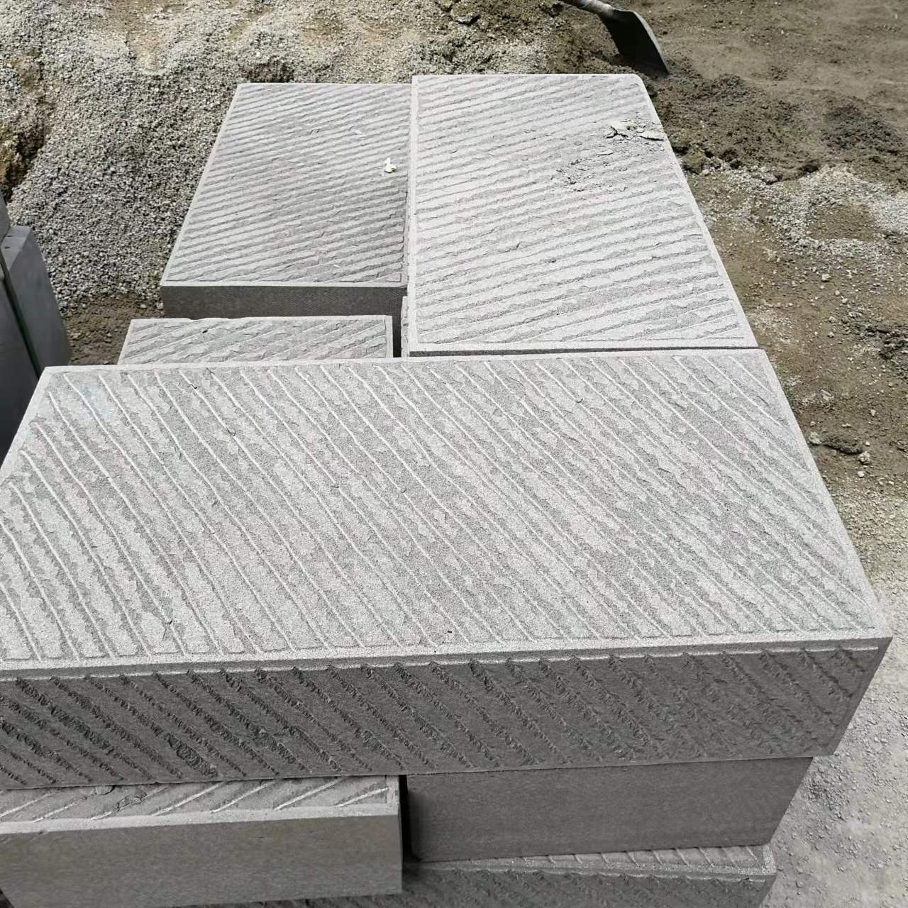 青石路沿石采用怎樣的施工方法？