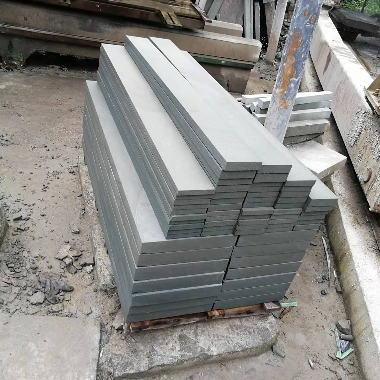 傳統(tǒng)建筑中：青石板的使用特點